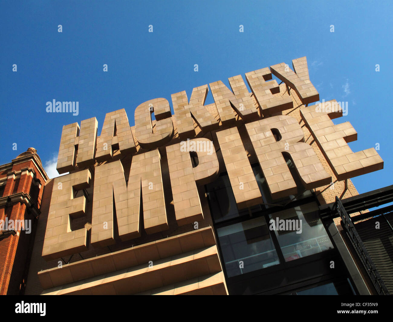 Esterno dell'Hackney Empire in Mare Street. Hackney Empire è stato costruito nel 1901 e aperto come un music hall. Il luogo offre hig Foto Stock