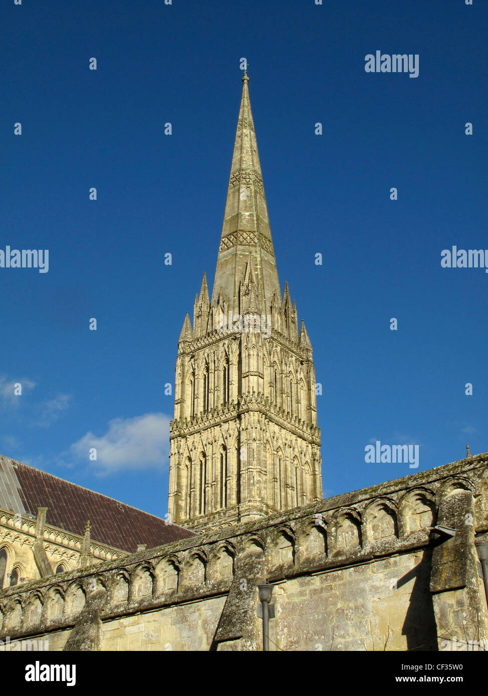 La guglia della Cattedrale di Salisbury, la piu' alta guglia della chiesa nel Regno Unito. Foto Stock