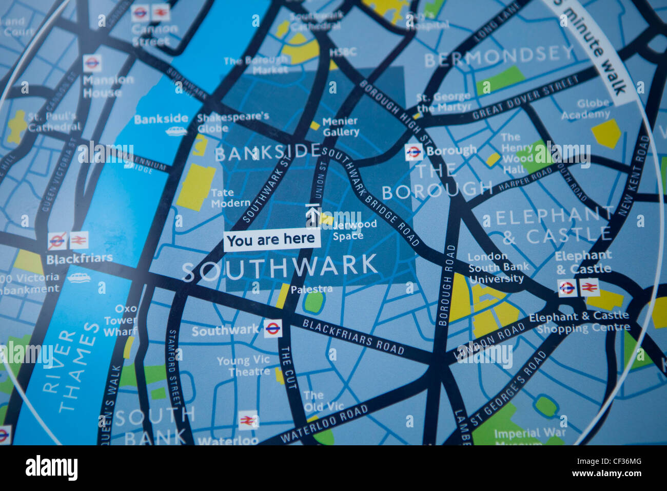 Una vista ravvicinata del pubblico di mappe stradali in London Borough of southwark Foto Stock