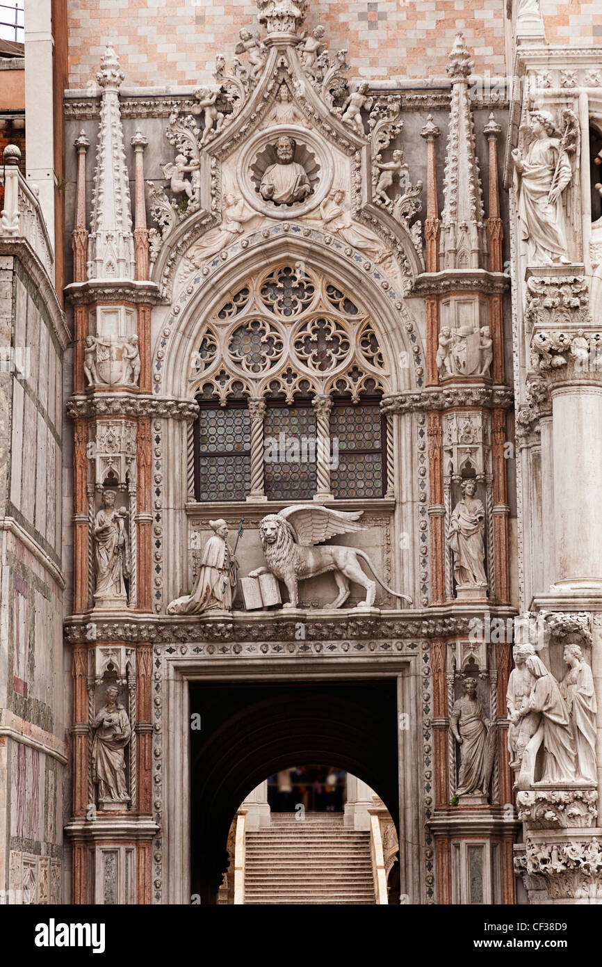 Porta della Carta Gate al Palazzo Ducale; Venezia Italia Foto stock - Alamy