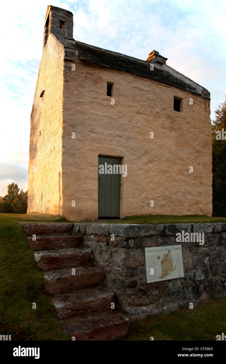 Vista esterna del Ardclach fortificato campanile vicino a Nairn in Scozia. Foto Stock
