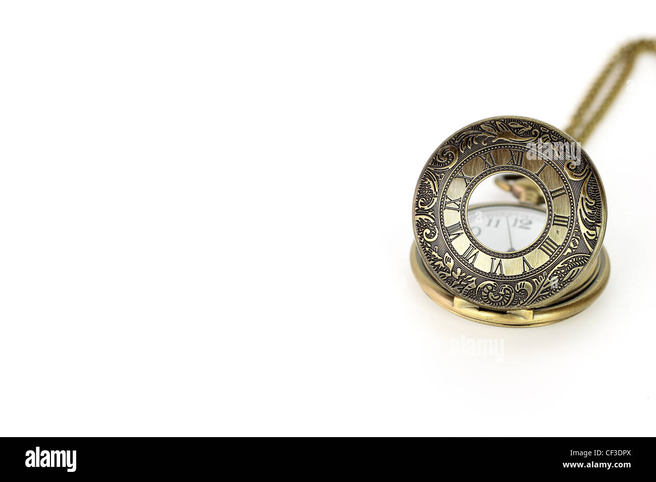 Vintage orologio da tasca su sfondo bianco Foto Stock