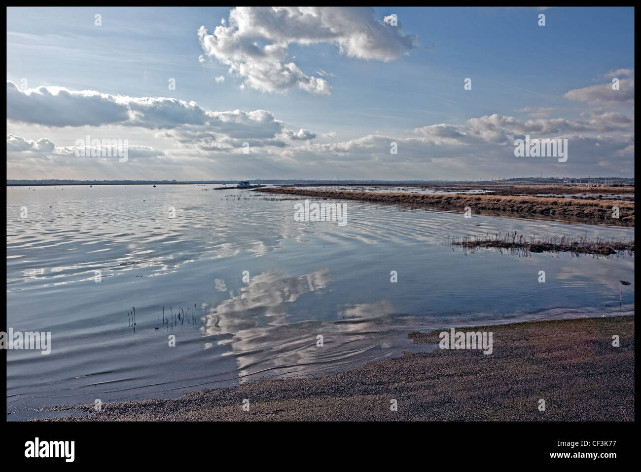 Fiume Crouch a nord Fambridge con nubi riflessi nell'acqua Foto Stock