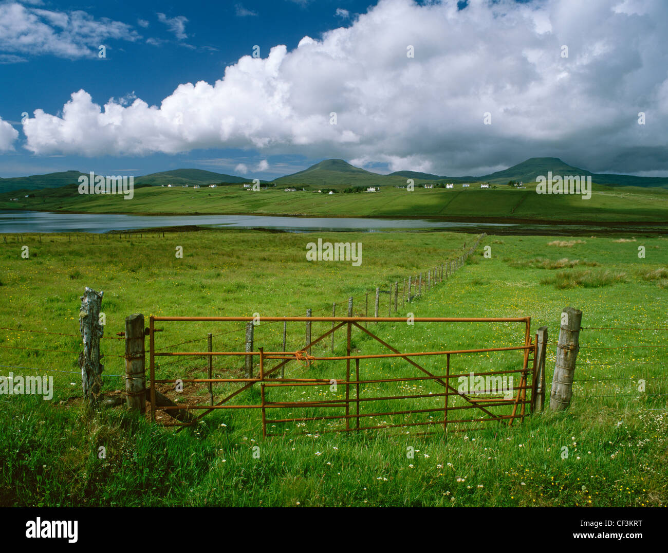 Cerca SW da vicino Vatten, in piscina e Roag Roag crofting villaggio in due piatti distintivi superiormente e colline a gradini di basa Foto Stock