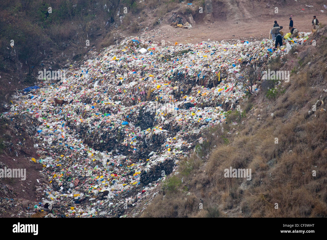 Hillside garbage, Islamabad, Pakistan Foto Stock