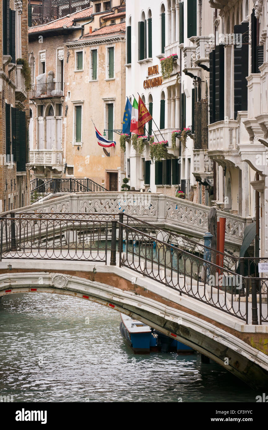 Vista su tre ponti sul Rio di Palazzo della Paglia CANAL - Venezia, Venezia, Italia e Europa Foto Stock