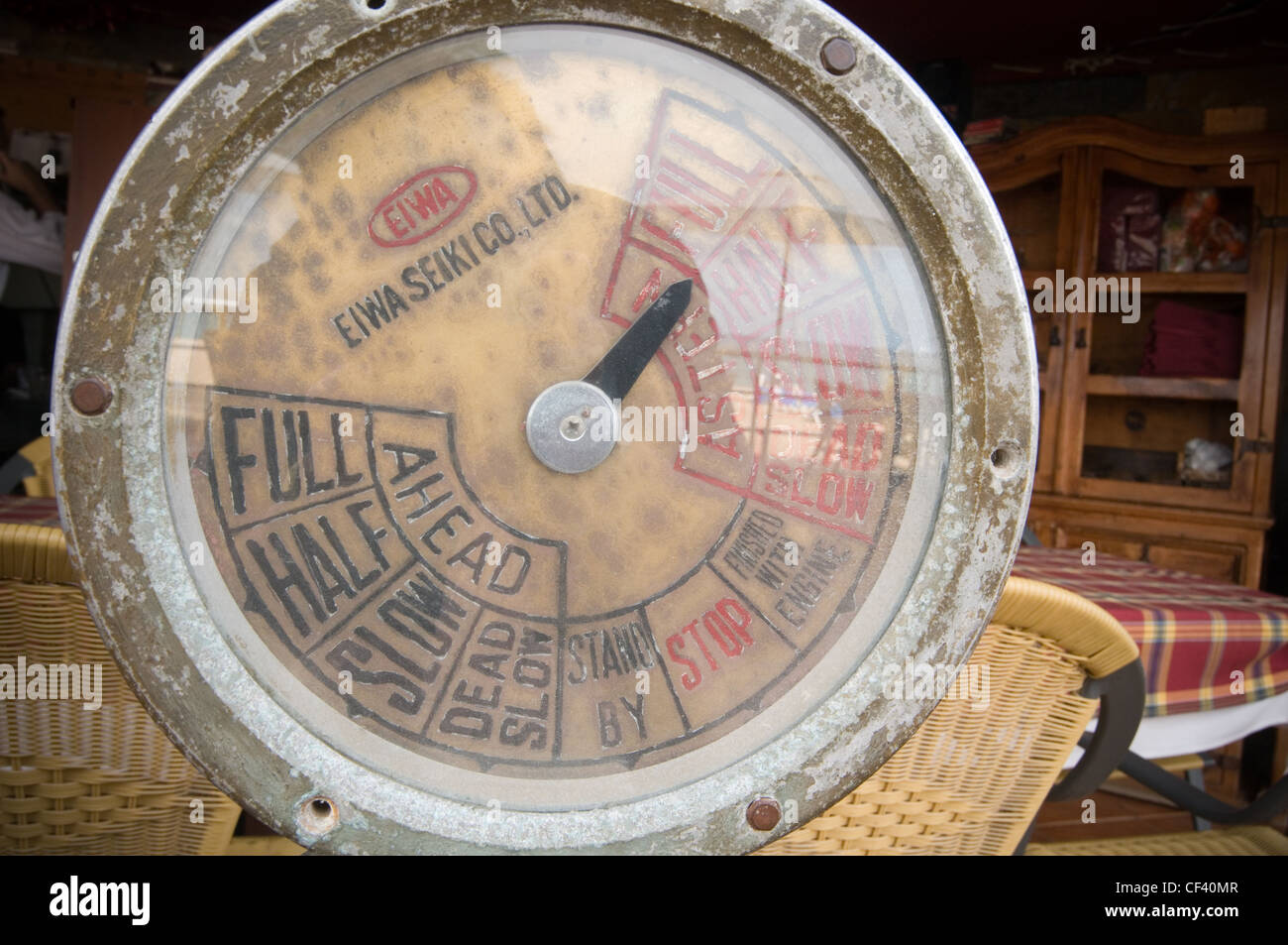 Full Steam Ahead dam i siluri ordine motore telegraph chadburn bridge al motore di comando della camera comandi ordini ordine managemen Foto Stock