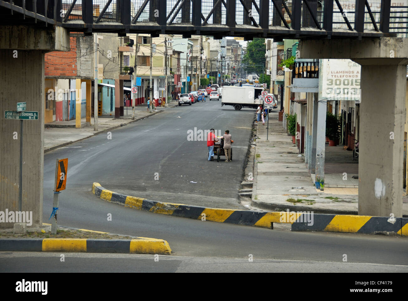 Street downtown, vicino al cimitero di Guayaquil, Ecuador Foto Stock