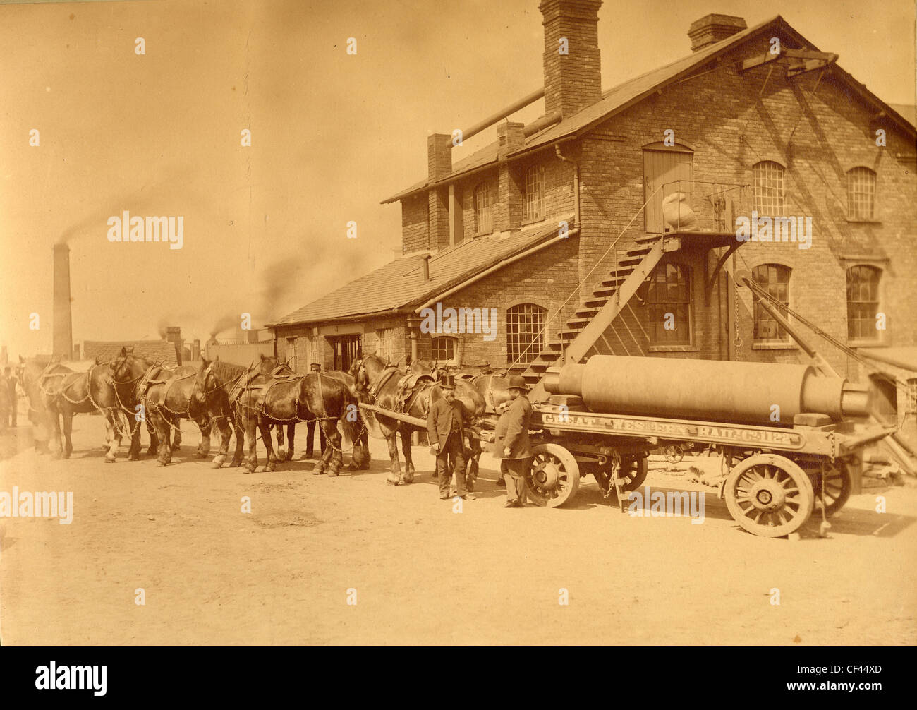 Thomas Perry & Son Ltd, Ferro commercianti e produttori, Highfield Opere, Bilston, circa 1890. Caldaia gigante caricato su un carro. Foto Stock