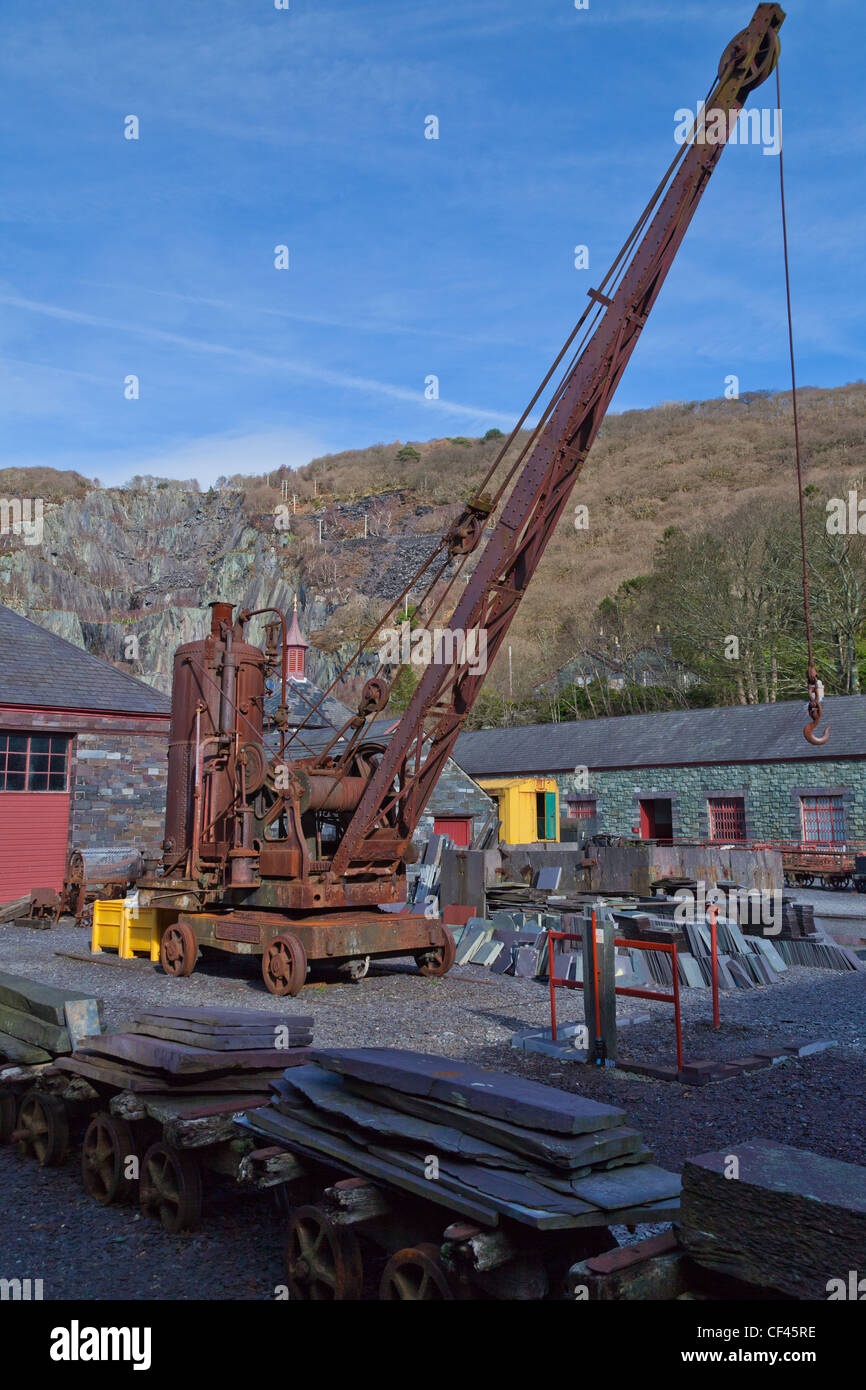 Vecchia gru in Dinorwig cava di ardesia, il Galles del Nord Foto Stock