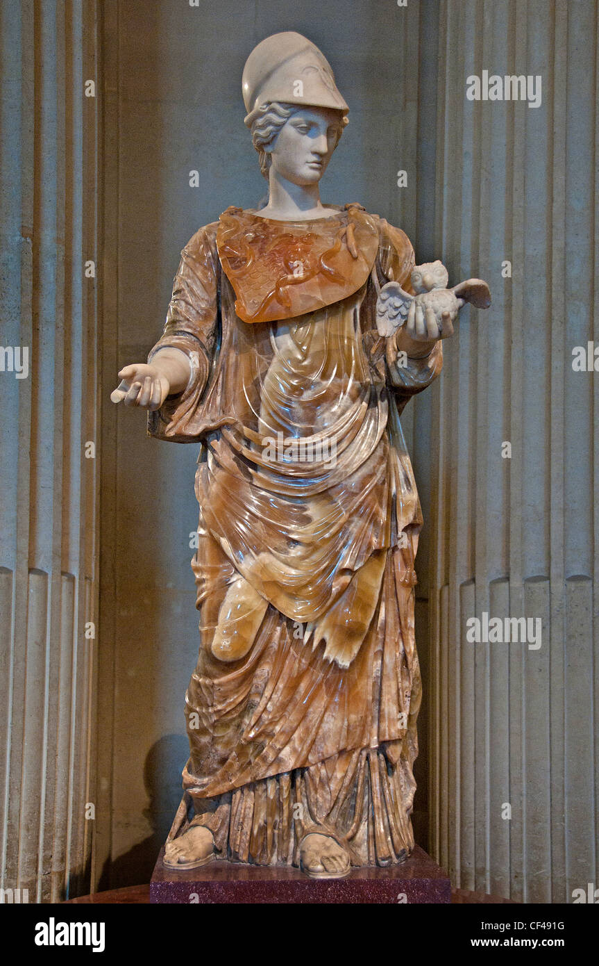 Helmeted Minerva tenendo un piccolo gufo di marmo e golden onyxmarble 2 cent annuncio romano corpo Onyx è una copia romana di Hera Borghese Foto Stock