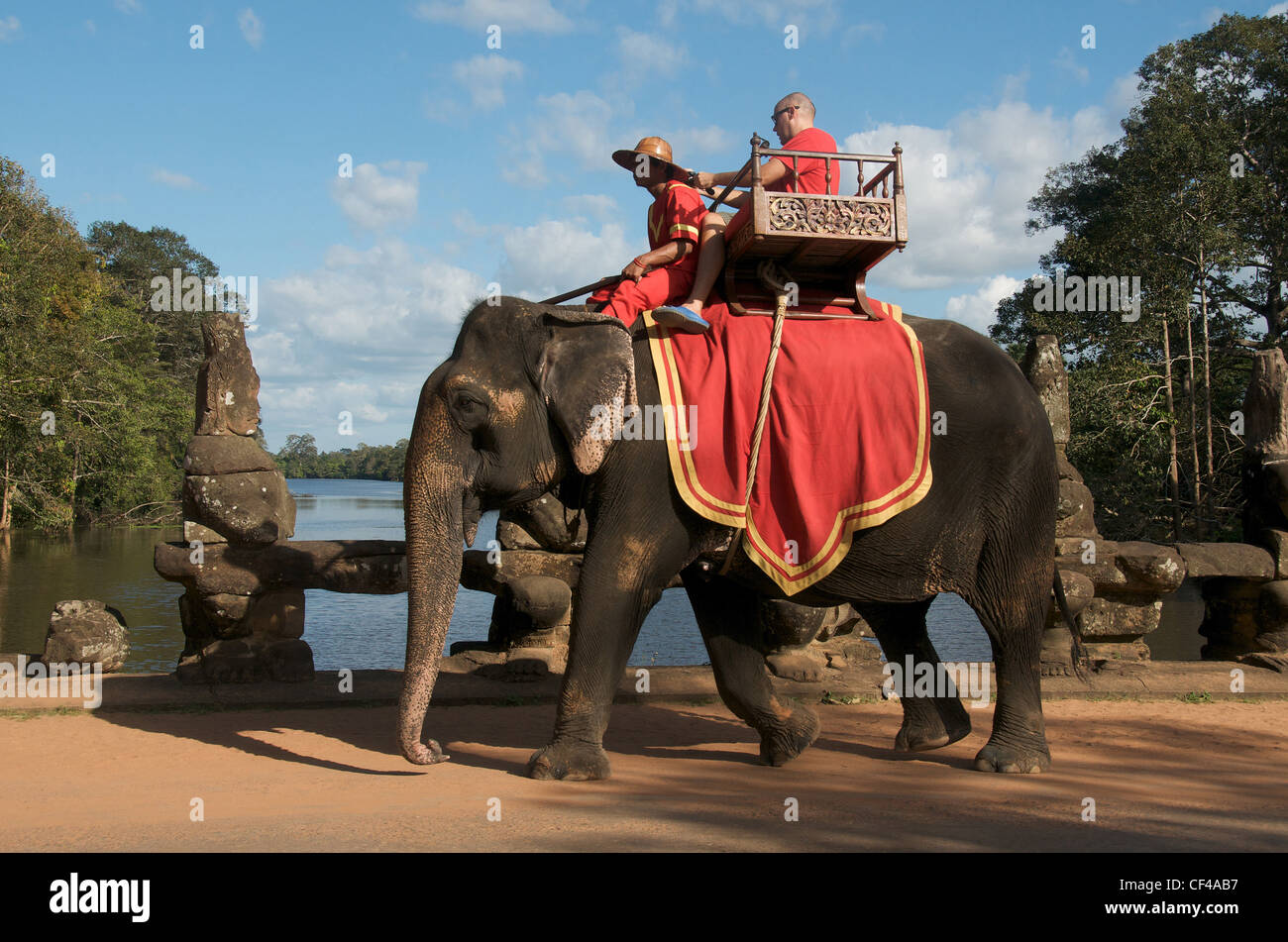 Turistico a elephant Angkor Cambogia Foto Stock