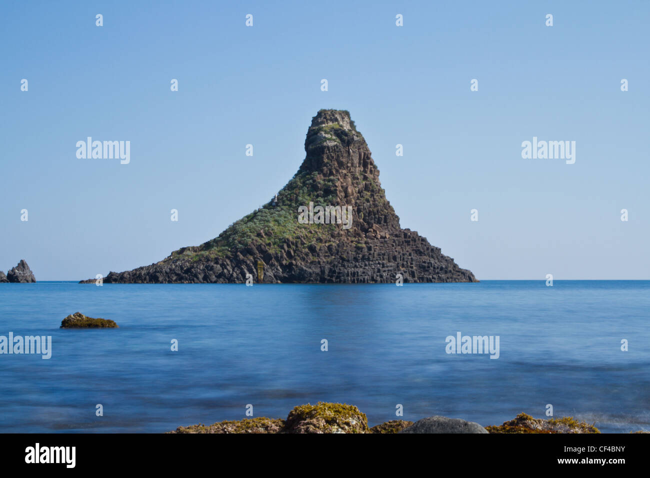 Isole Ciclopi isola natura prenotazione in Sicilia al mare Mediterraneo Foto Stock