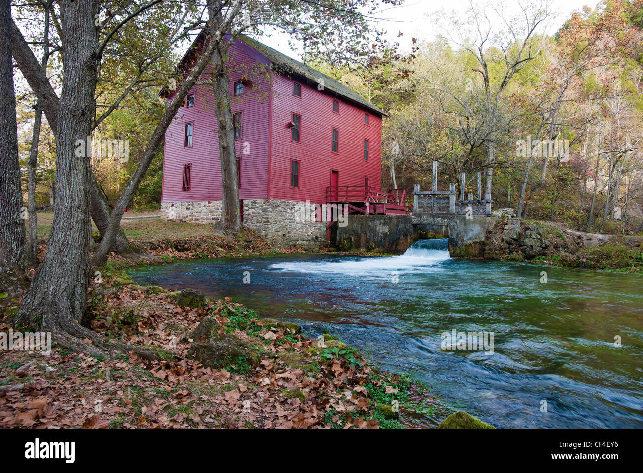 Mill House a molla vicolo missouri in autunno Foto Stock