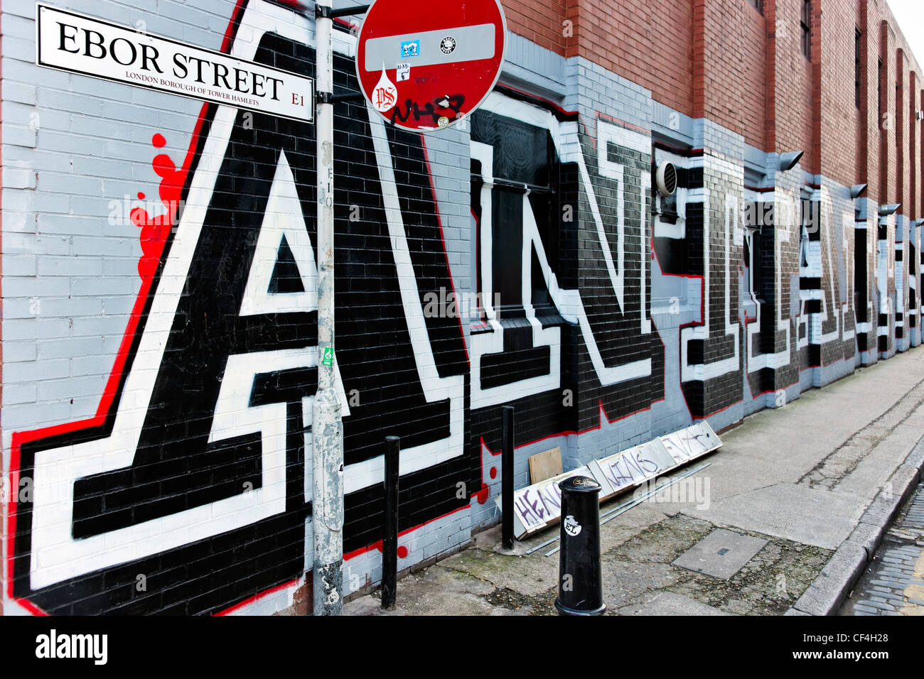 Arte di strada dipinta su un muro in Ebor Street nell'east end di Londra. Foto Stock