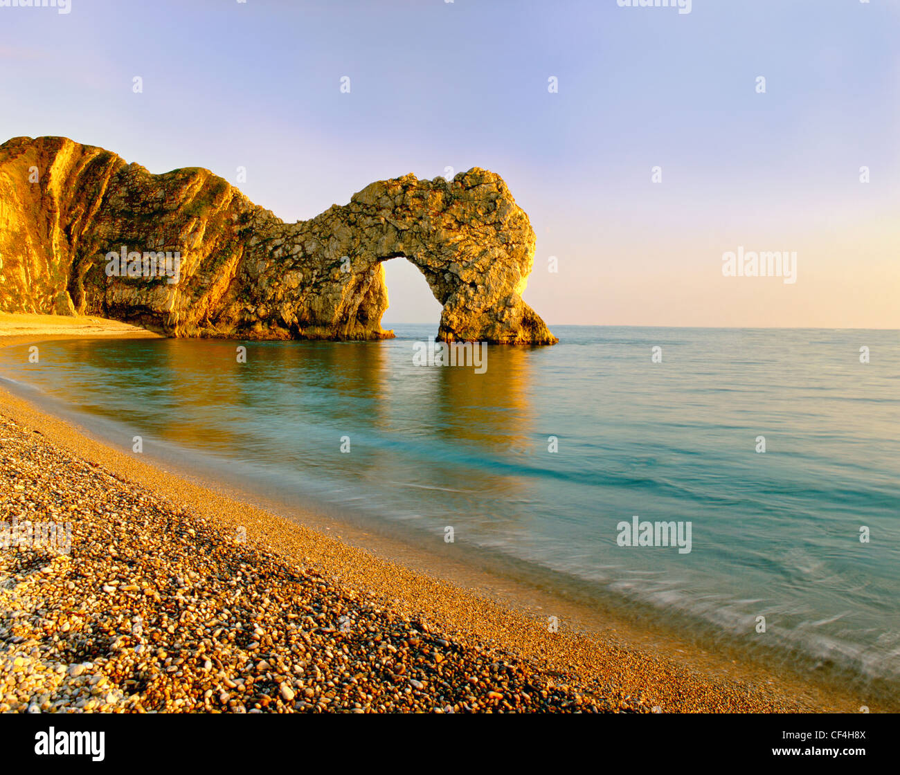 Porta di Durdle, una pietra calcarea naturale arch nelle vicinanze Lulworth Cove, parte dell'UNESCO Jurassic Coast. Foto Stock