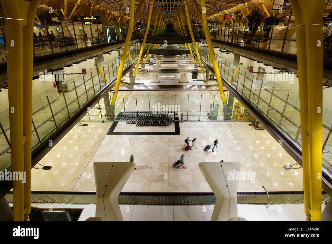 T4 Terminal Arrivi Aeroporto Internazionale Barajas di Madrid, Spagna Foto Stock