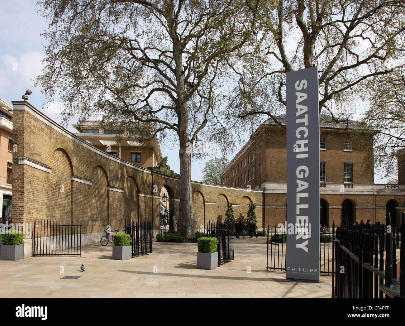 La Saatchi Gallery presso la Duke of York's HQ in Sloane Square, aperto nel mese di ottobre 2008. La galleria offre ingresso libero a tutti s Foto Stock