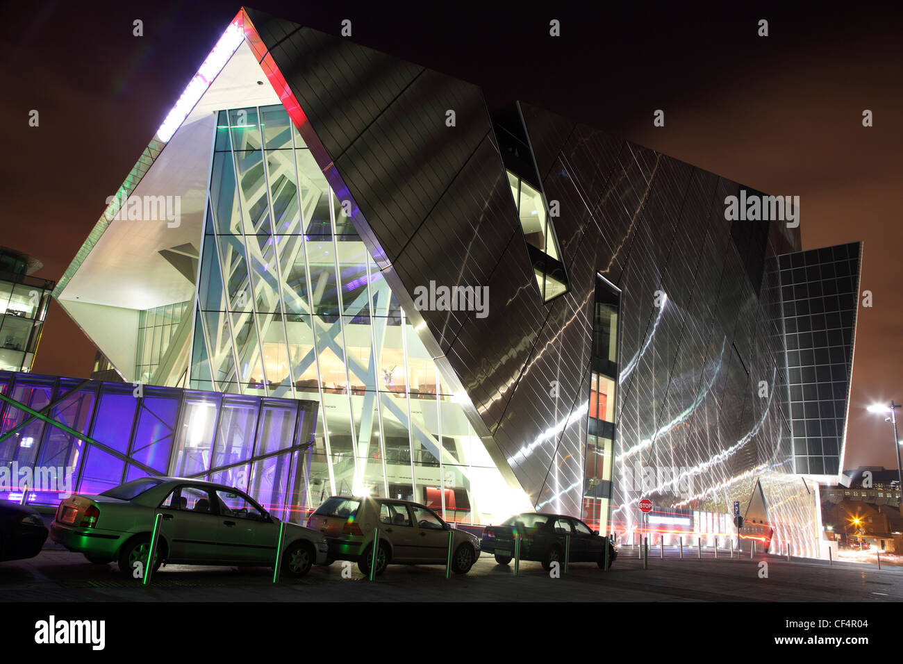 Daniel Libeskind del Canal Grande Teatro in Dublin Docklands, progettato come il fulcro del rigenerato Grand Canal Dock. Foto Stock