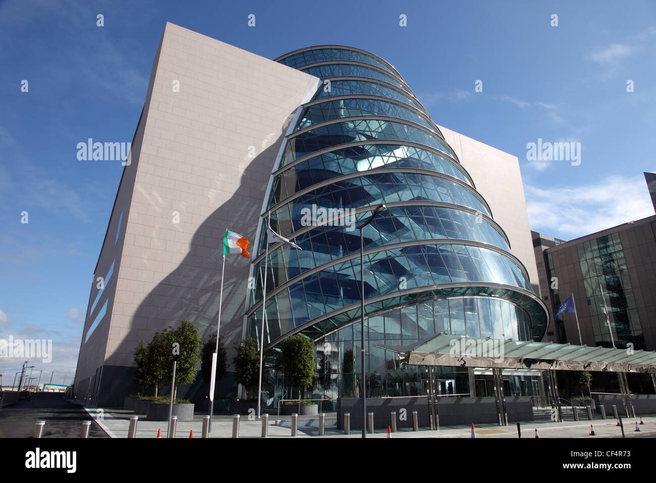 Il Centro Congressi di Dublino (CCD), progettato da Irish architetto americano Kevin Roche, Irlanda del primo scopo-costruito conventi Foto Stock