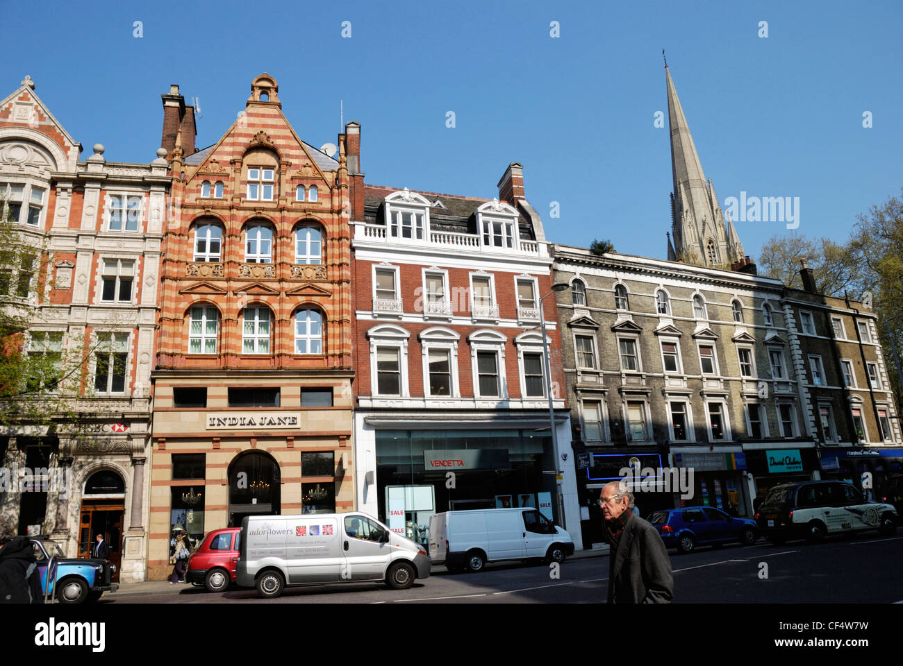 Il traffico su Kensington High Street. Foto Stock