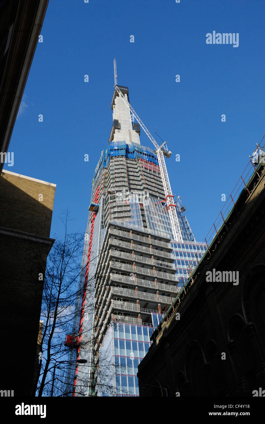 Costruzione di Shard London Bridge noto anche come il frammento di vetro e il coccio. Al completamento nel 2012 l'edificio sarà Foto Stock