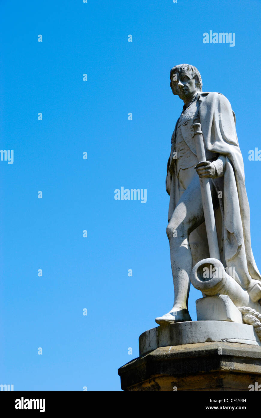 Statua del vice ammiraglio Horatio Nelson nella motivazione di Norwich Cathedral, vicino a Norwich School (precedentemente il re Edoardo VI Foto Stock