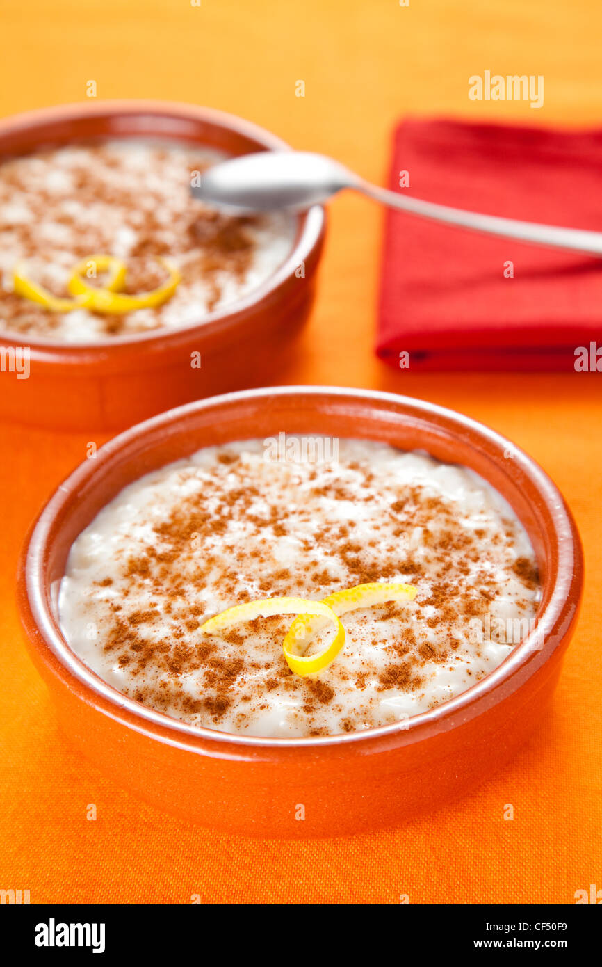 Gustosa cannella budino di riso dolce Foto Stock