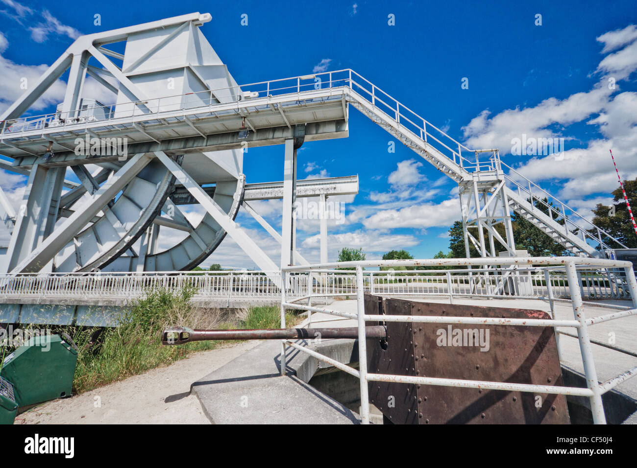 Mitragliatrice vicino al ponte Pegasus, prese da British Airborne Forces durante il 1944 Sbarco in Normandia (op. "Overlord') Foto Stock