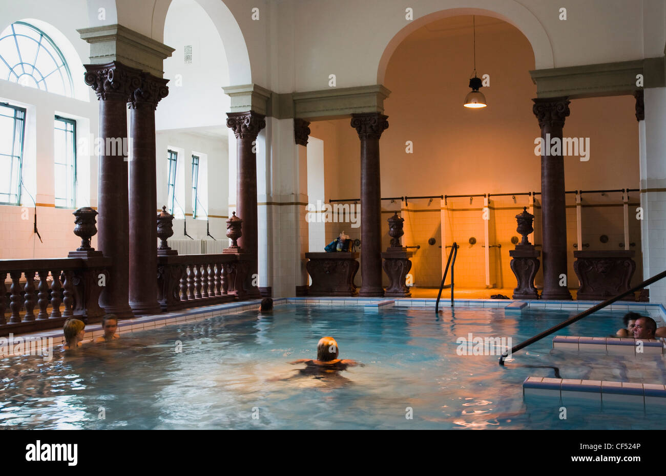 Pest Szechenyi bagni termali più grandi in Europa Ungheria Budapest ungherese europeo Europa Centro Orientale Pest Buda Obuda Foto Stock