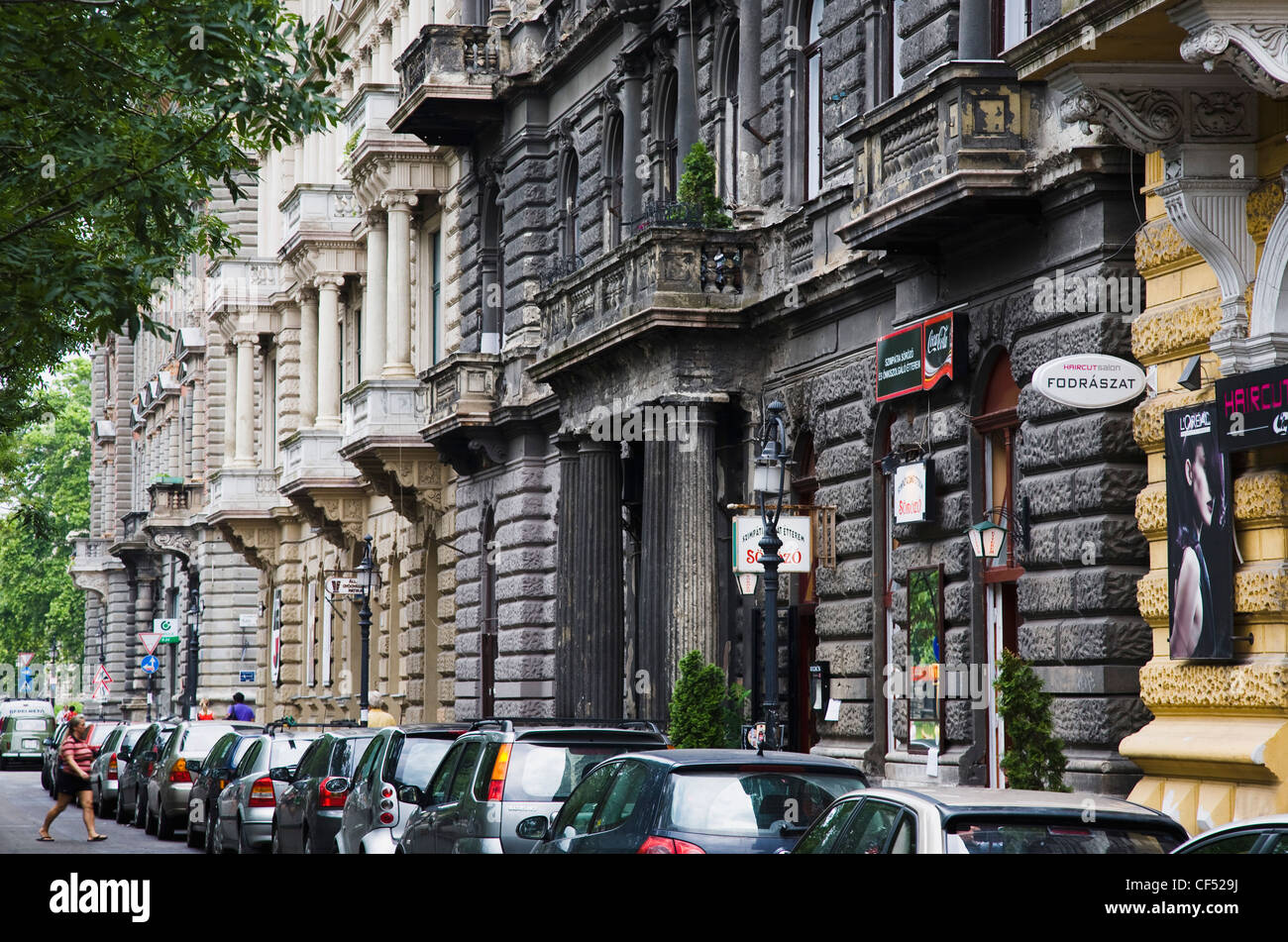 Andrassy Ut premier quartiere dello shopping nel centro di Pest ungherese europeo Europa Centro Orientale Pest Buda Obuda Danube City Foto Stock