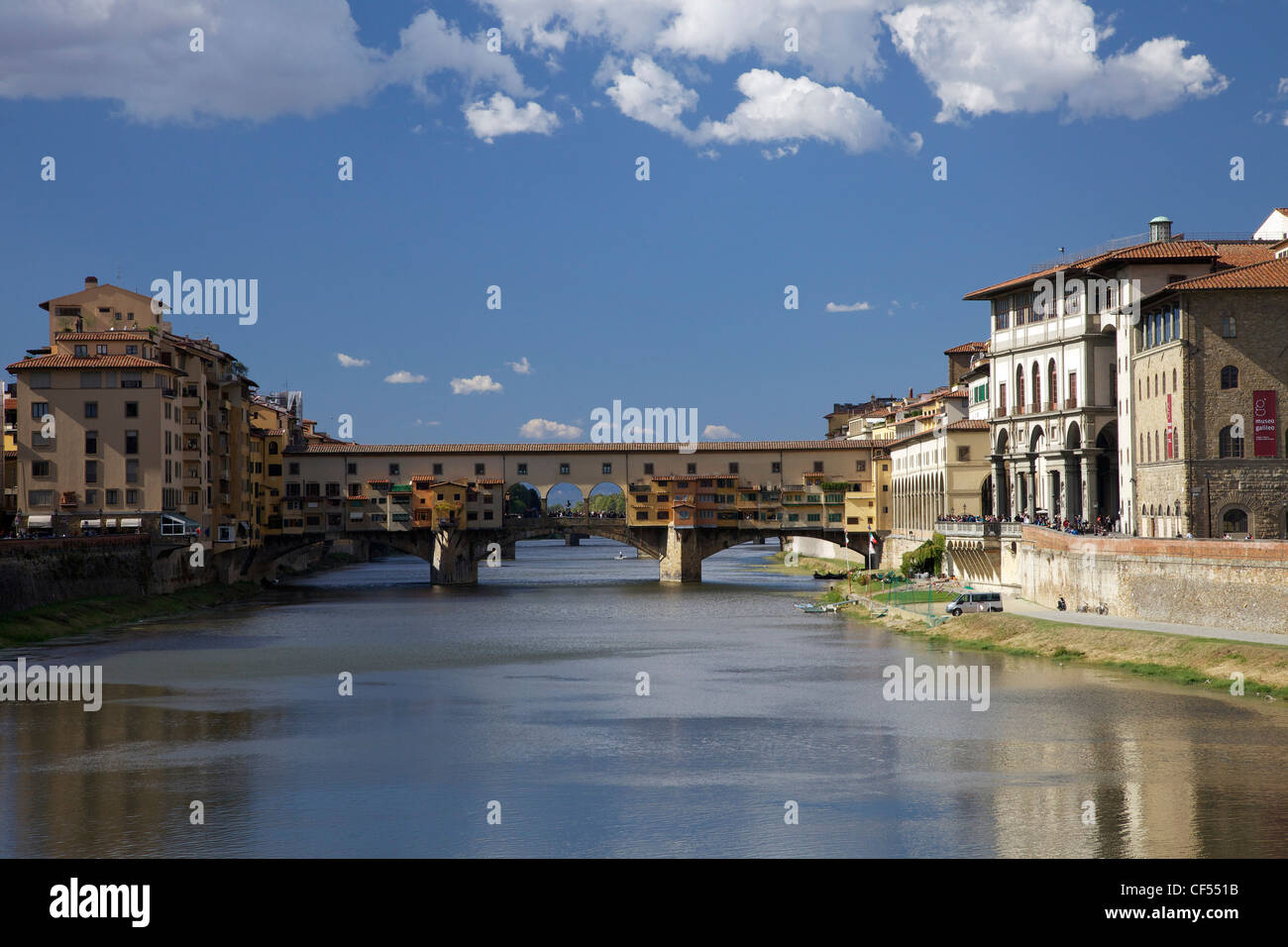 Il Ponte Vecchio e il fiume Arno, Firenze, Toscana, Italia, Europa Foto Stock