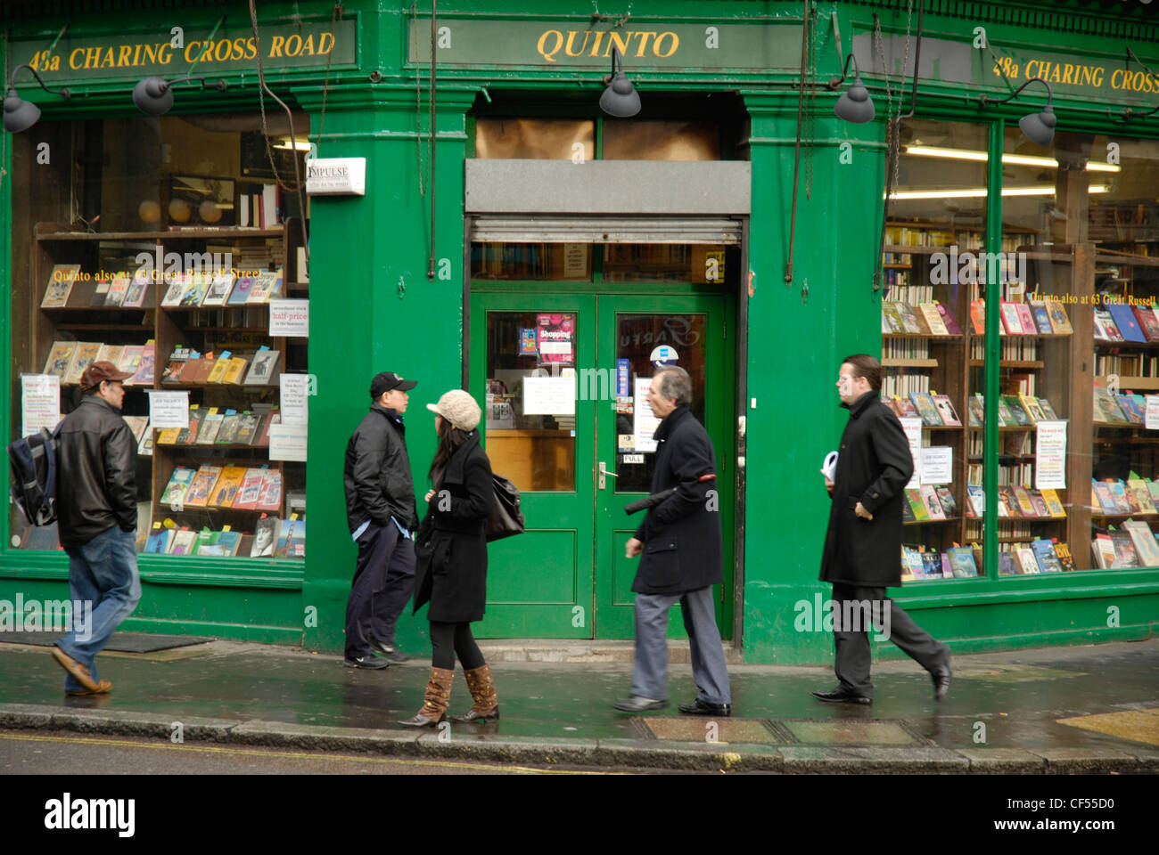 L'esterno di Quinto di seconda mano bookshop su Charing Cross Road. Foto Stock