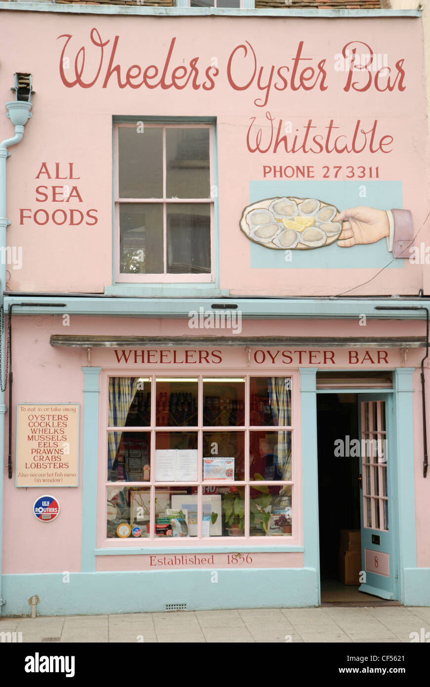 Esterno del Wheelers Oyster Bar a Whitstable High Street. Foto Stock