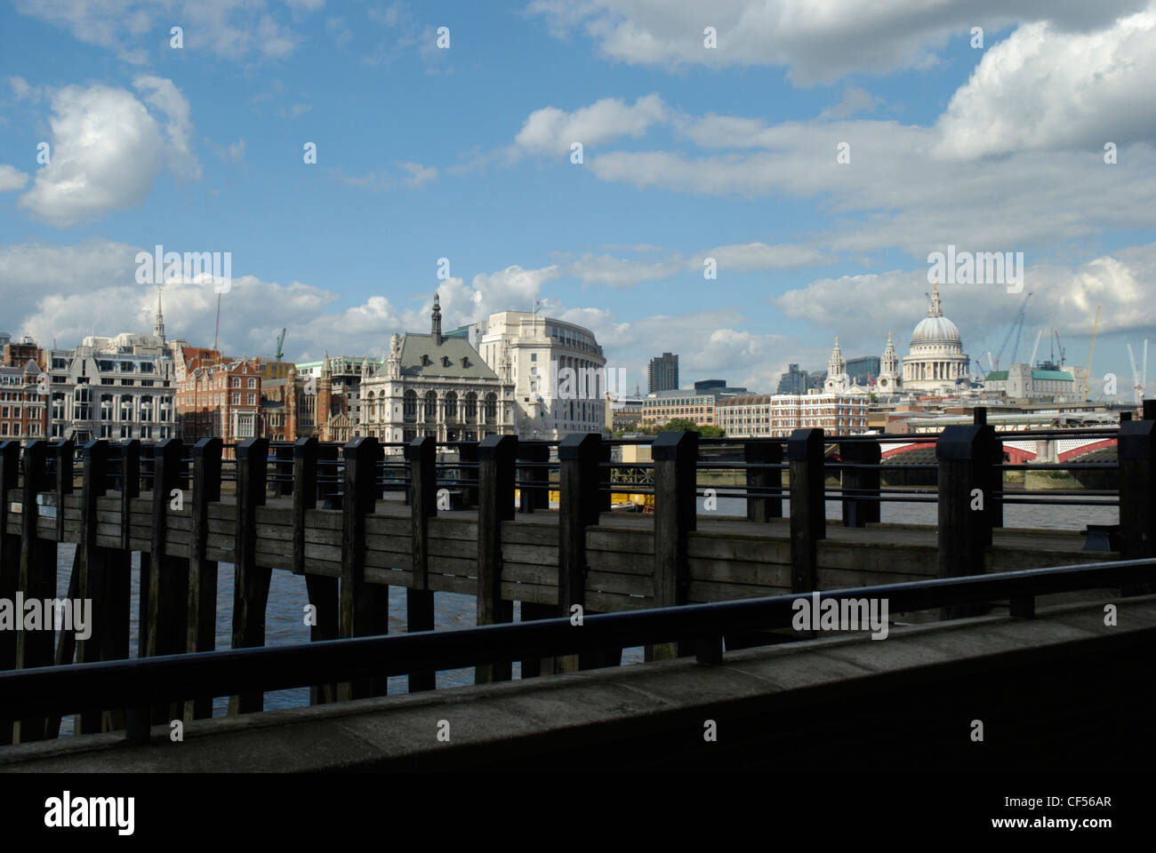 Una vista panoramica della città di Londra da Banca del sud. Foto Stock