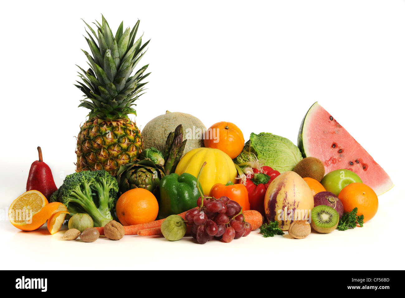 Gruppo di assortimento di frutta e verdura isolato o uno sfondo bianco Foto Stock