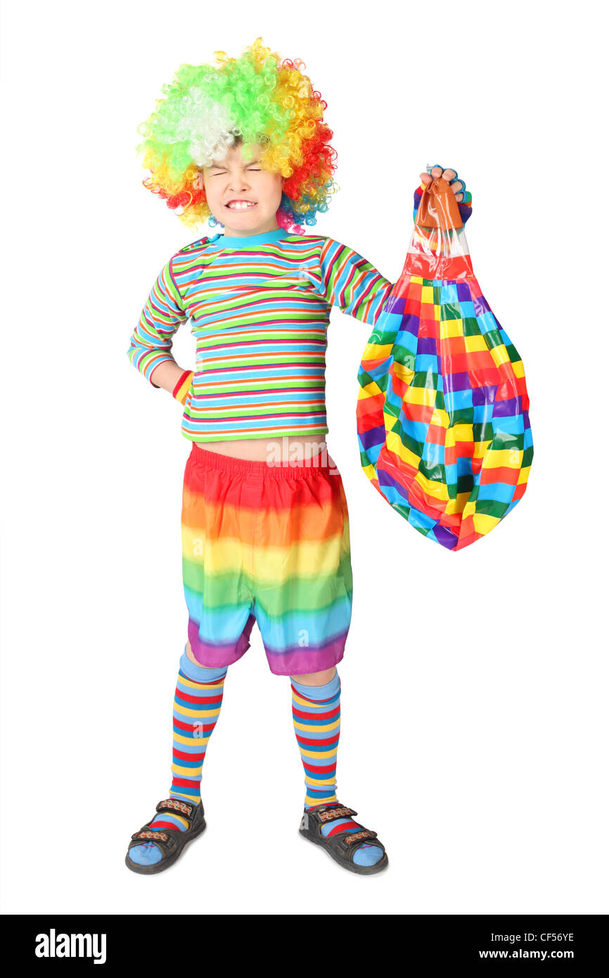 Ragazzo in abito da clown con multicolore mongolfiere isolati su sfondo bianco Foto Stock