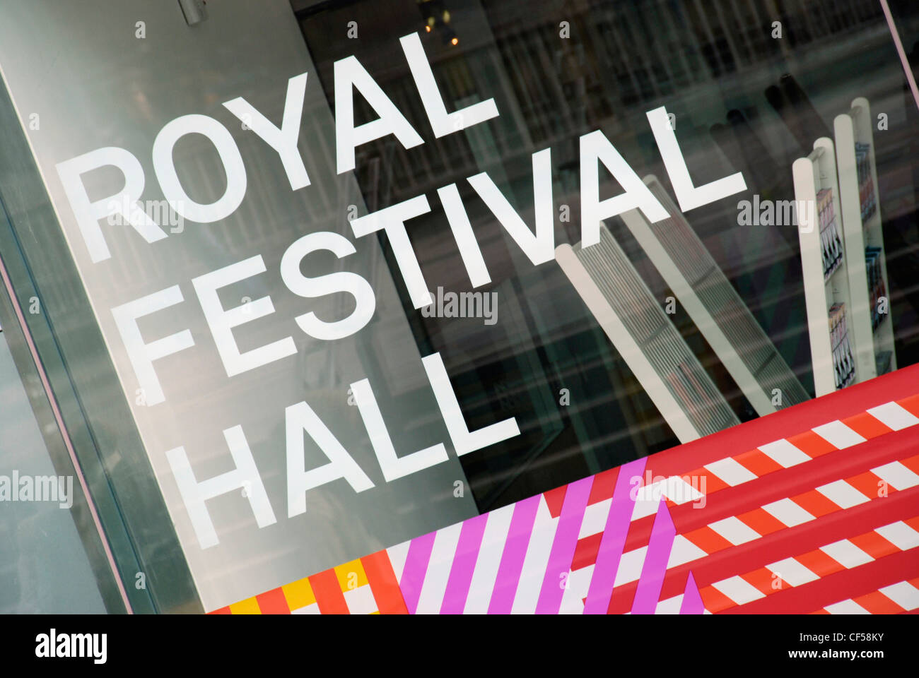 Royal Festival Hall segno presso il South Bank Centre. Foto Stock