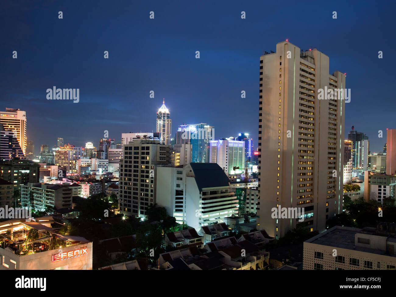 Lo skyline di Bangkok, Sathorn district, Thailandia Foto Stock
