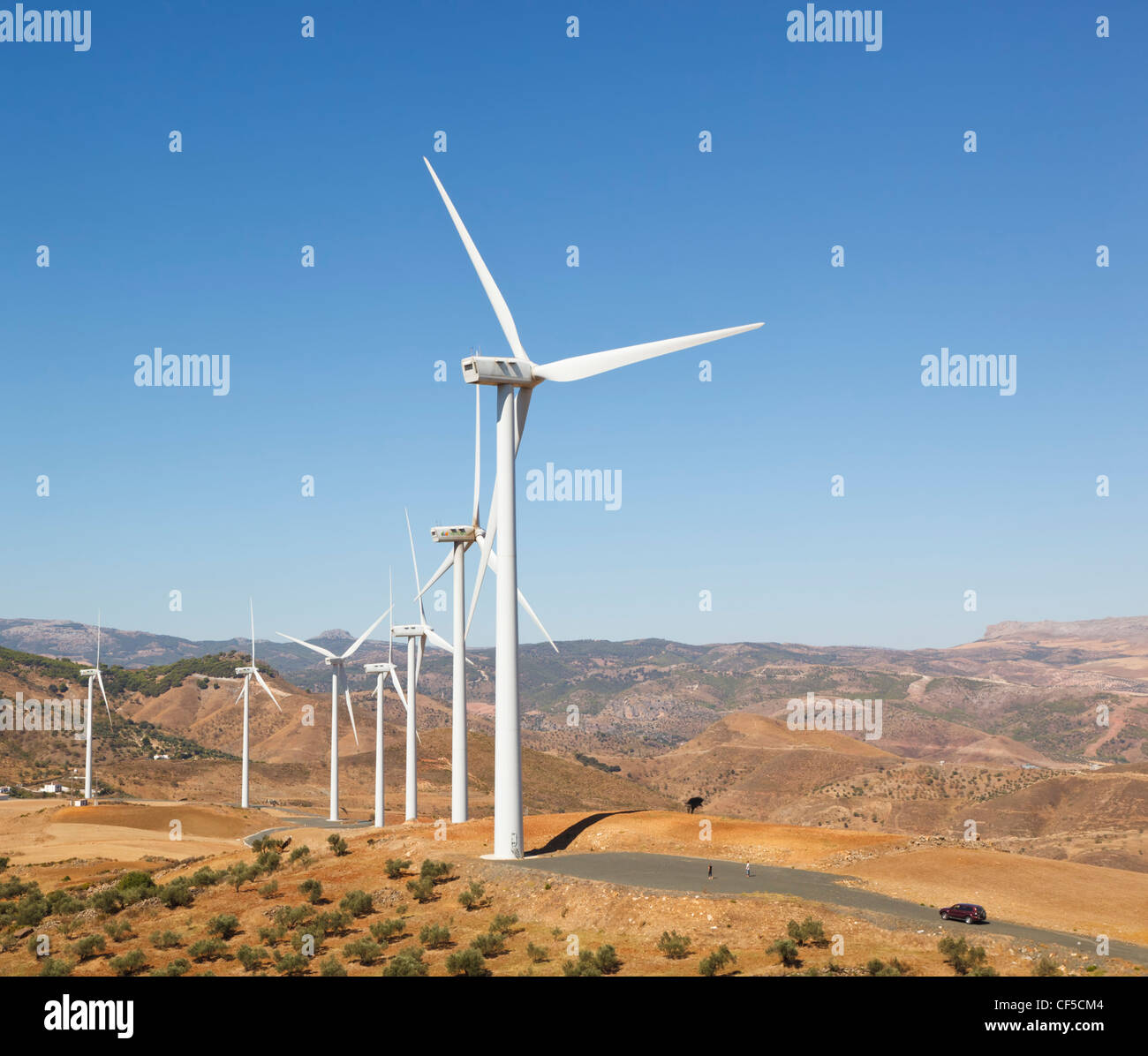 Per centrali eoliche vicino a Ardales, provincia di Malaga, Spagna. Mulini a vento la generazione di elettricità. Foto Stock