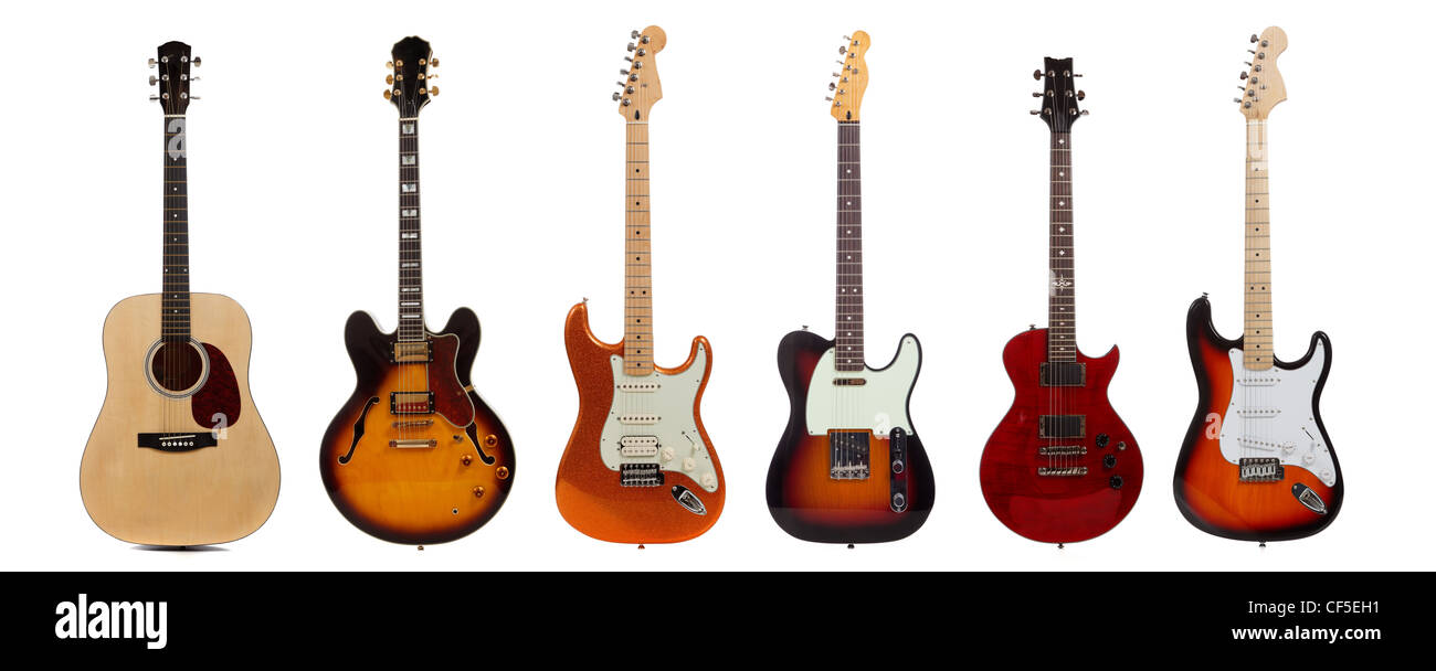 Un gruppo di sei chitarre assortite su sfondo bianco Foto Stock