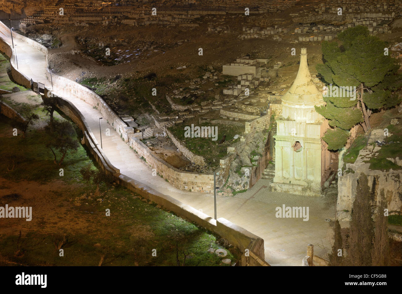 La Tomba di Assalonne nel Kidrod Valley di Gerusalemme, Israele è tradizionalmente detto di essere per il figlio ribelle del re Davide Foto Stock