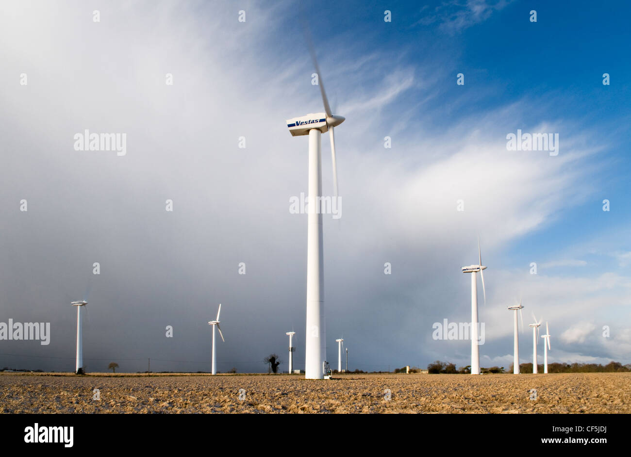 Le turbine eoliche su una fattoria eolica in Norfolk. Foto Stock