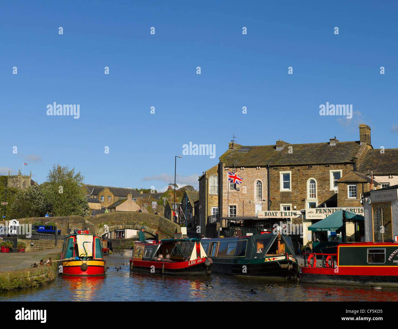 Gite in barca sul Leeds e Liverpool canal a Skipton. Foto Stock