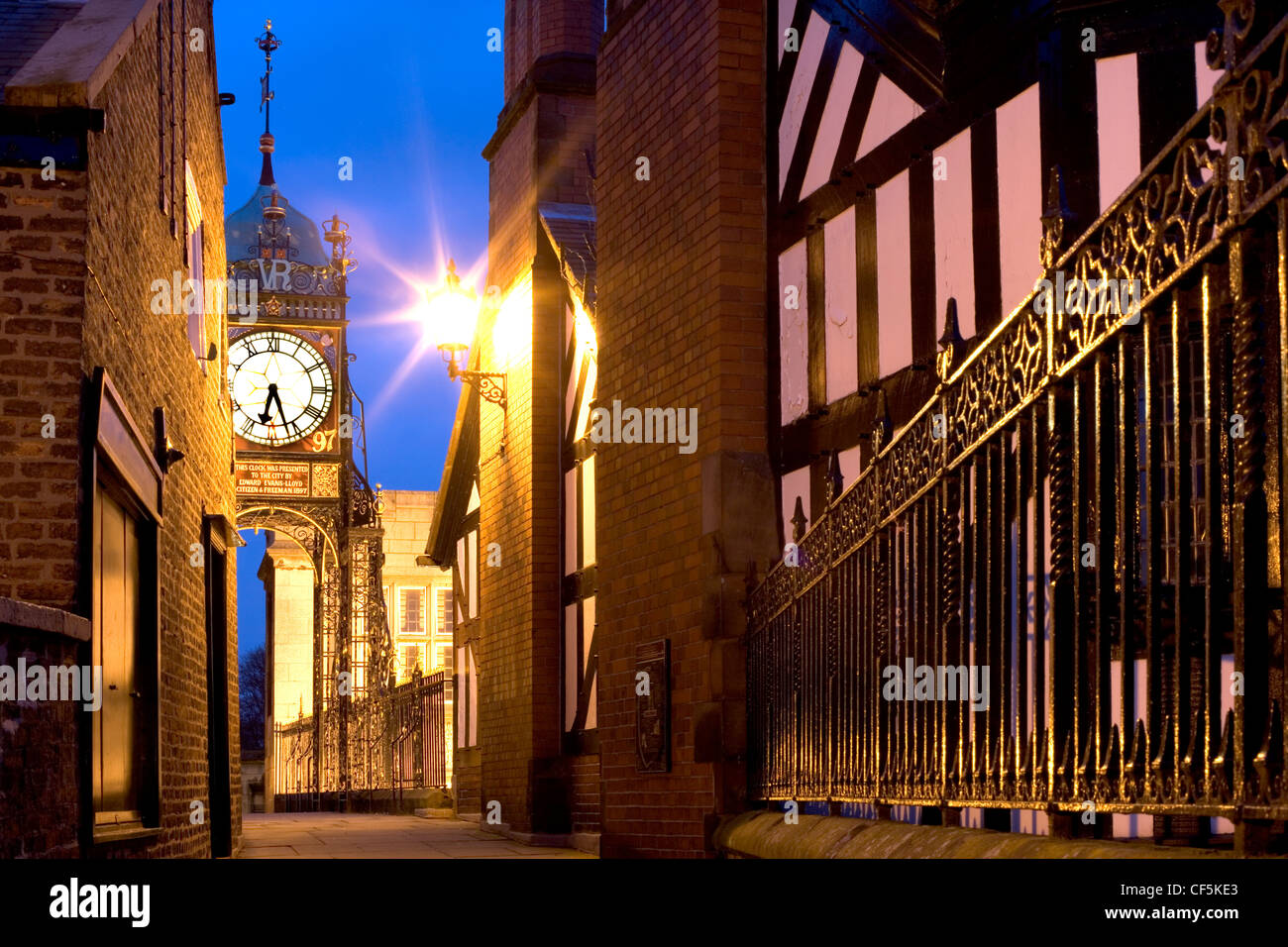 Una vista dell'Eastgate Clock in Chester. L'orologio fu costruito per commemorare la Regina Victoria Diamante del Giubileo del 1897, tuttavia esso Foto Stock