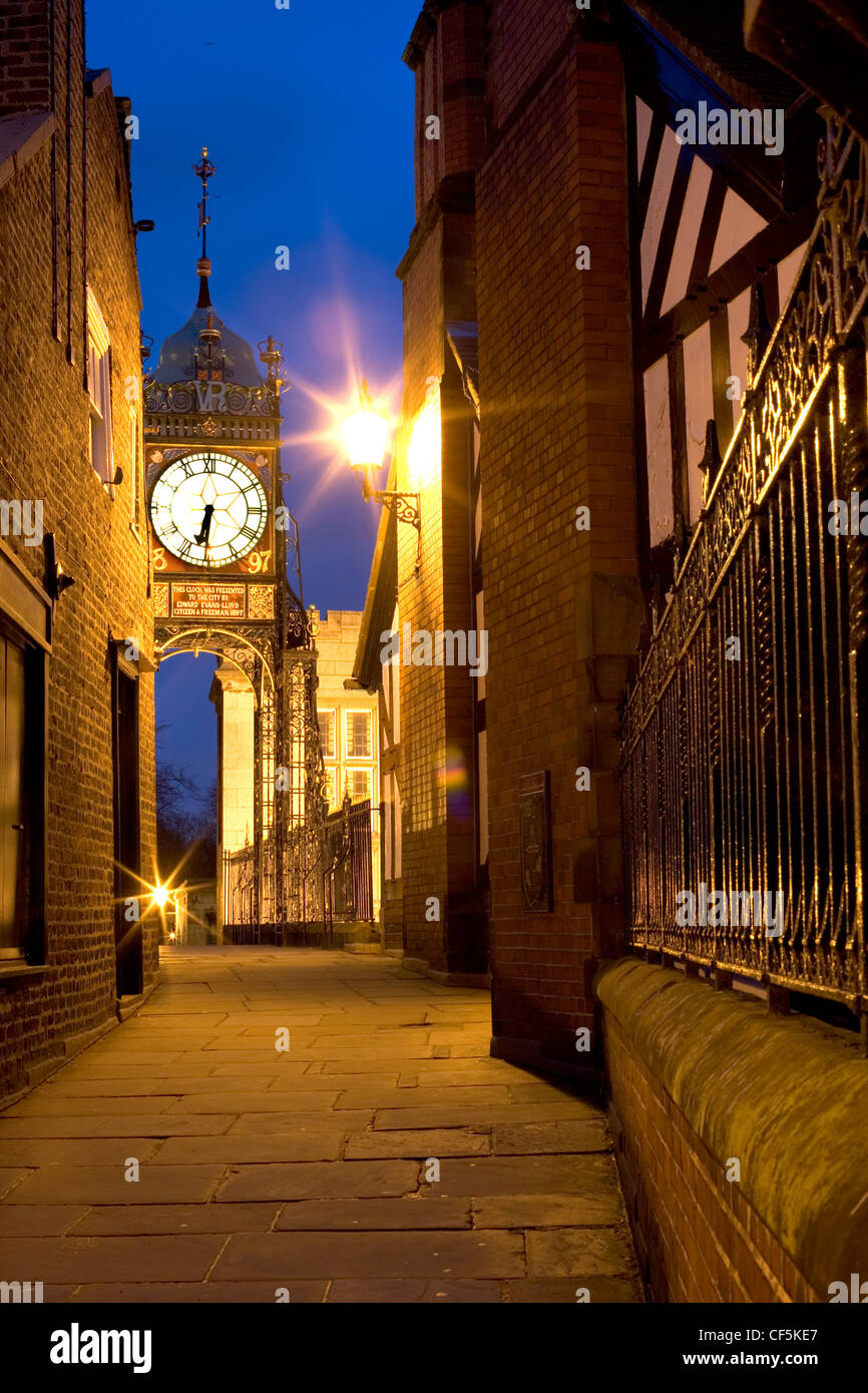 Una vista dell'Eastgate Clock in Chester. L'orologio fu costruito per commemorare la Regina Victoria Diamante del Giubileo del 1897, tuttavia esso Foto Stock