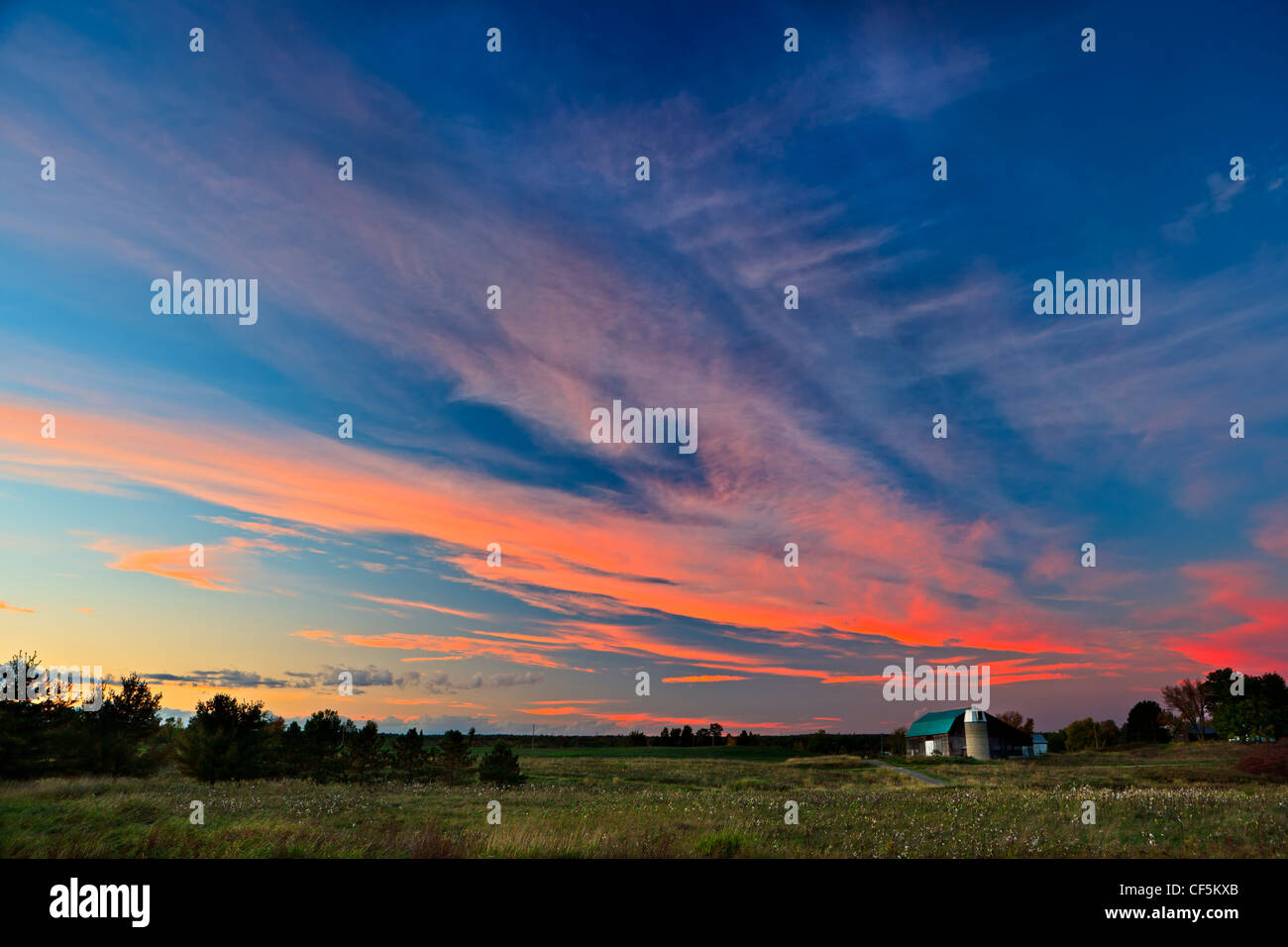 Il tramonto del campeggio presso il Parc de la Plaisance, Plaisance, Outaouais, Quebec, Canada. Foto Stock