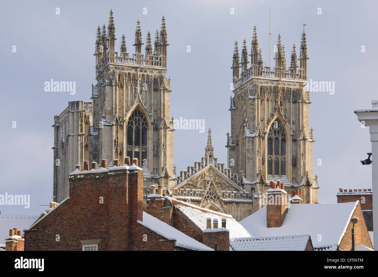 Il West le torri della cattedrale di York Minster, costruito tra il 1220 e il 1472. Il Ministro è la più grande cattedrale gotica del nord Europa. Foto Stock