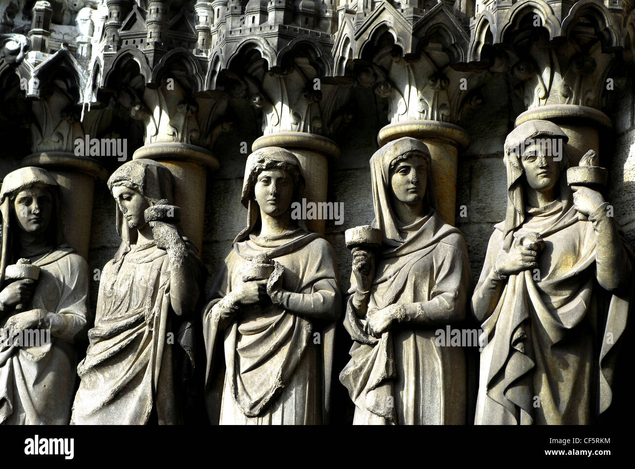 Close up di una fila di statue a St Finbarre's Cathedral di sughero. Foto Stock