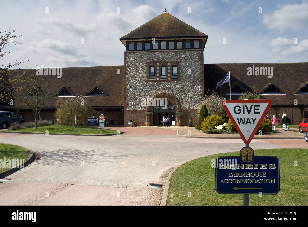 Il Centro Visitatori al Denbies Wine Estate, il più grande vigneto in Inghilterra. Foto Stock